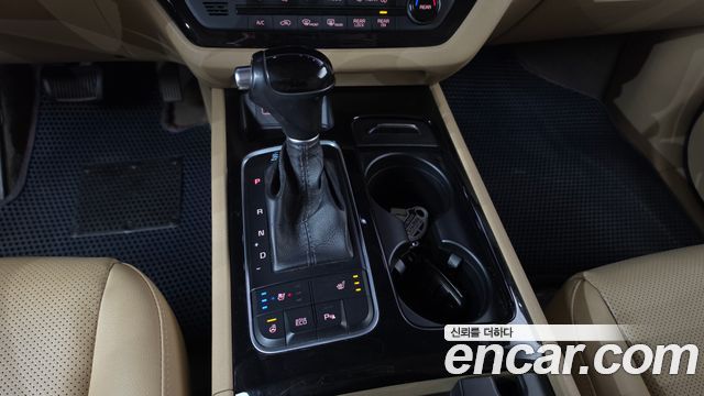 Kia Canival 2015 — photo 12