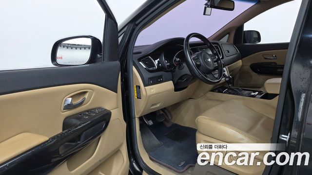 Kia Canival 2015 — photo 13