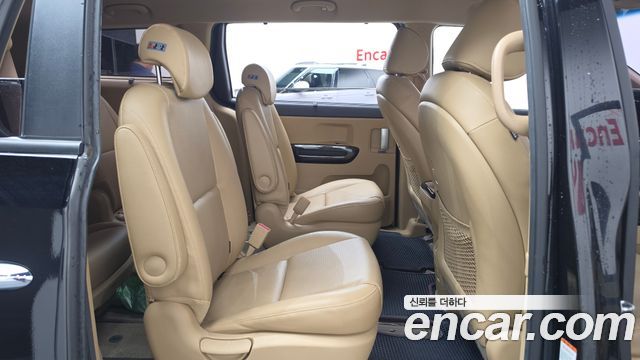 Kia Canival 2015 — photo 17