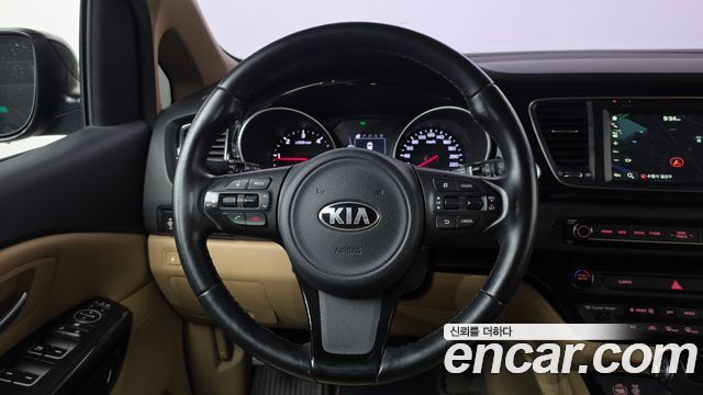 Kia Canival 2015 — photo 19
