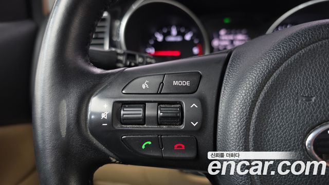 Kia Canival 2015 — photo 23