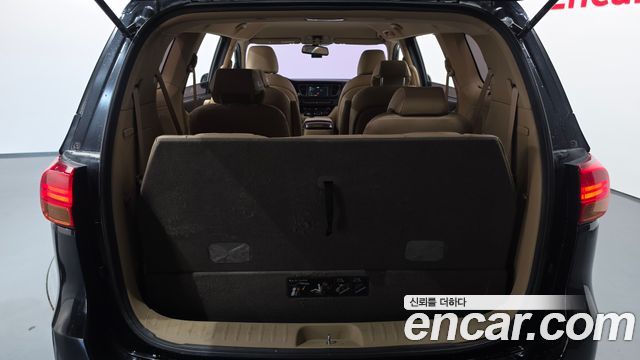 Kia Canival 2015 — photo 24