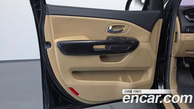 Kia Canival 2015 — photo 14