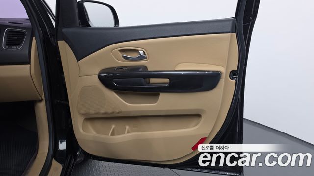 Kia Canival 2015 — photo 15