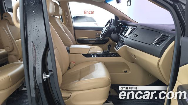 Kia Canival 2015 — photo 16