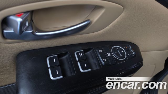 Kia Canival 2015 — photo 28