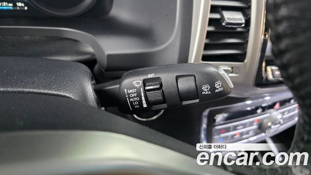 KG Mobility Rexton 2018 — photo 36