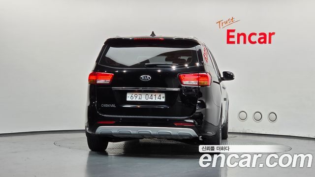 Kia Canival 2016 — photo 4