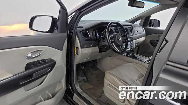 Kia Canival 2016 — photo 13