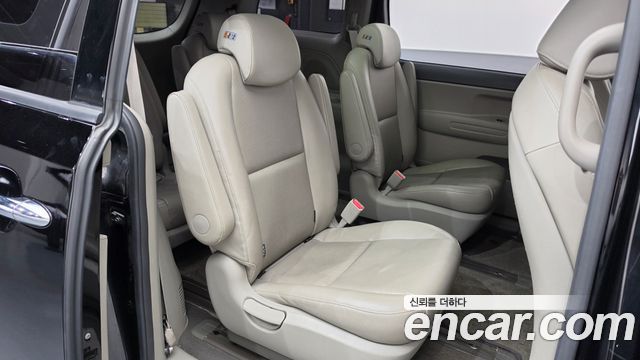 Kia Canival 2016 — photo 17