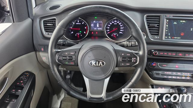 Kia Canival 2016 — photo 19