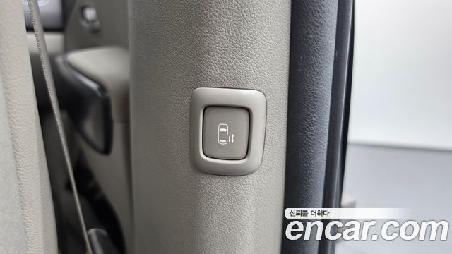 Kia Canival 2016 — photo 25