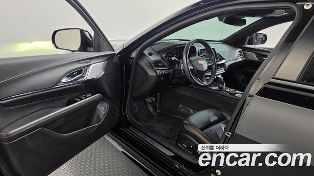 Cadillac CT4 2021 — photo 13