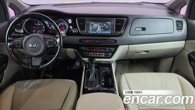 Kia Canival 2015 — photo 10