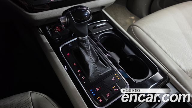 Kia Canival 2015 — photo 12