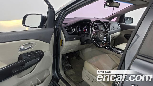 Kia Canival 2015 — photo 13