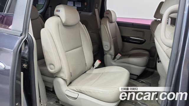 Kia Canival 2015 — photo 17