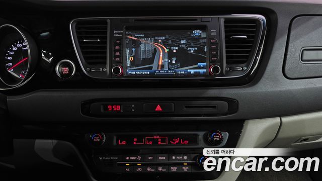 Kia Canival 2015 — photo 19