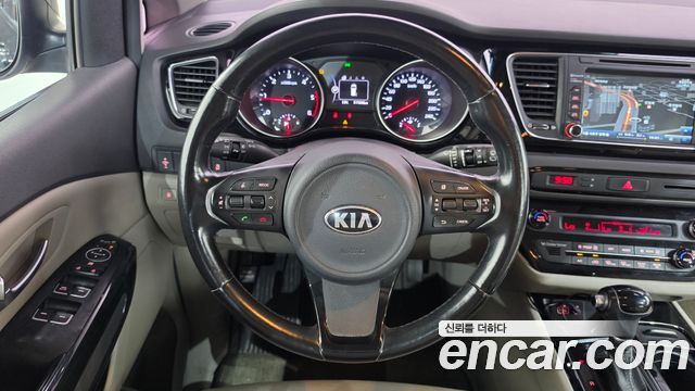 Kia Canival 2015 — photo 20