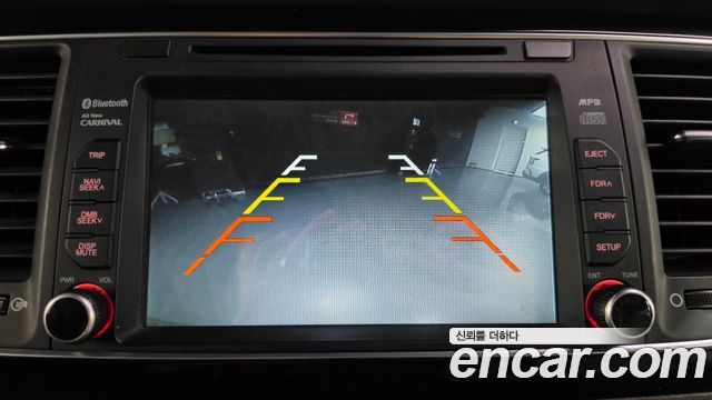 Kia Canival 2015 — photo 21