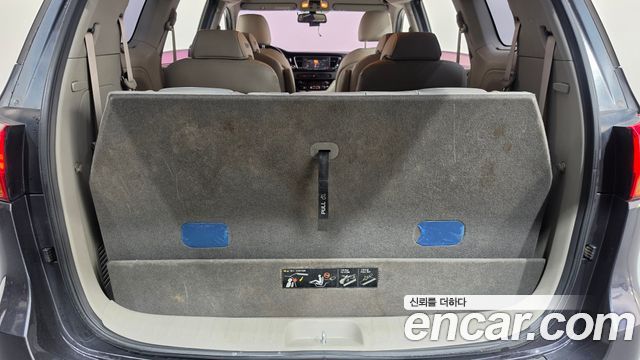 Kia Canival 2015 — photo 24