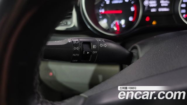 Kia Canival 2015 — photo 28
