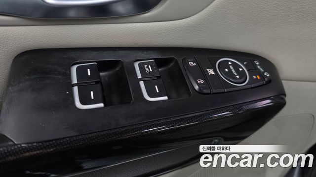 Kia Canival 2015 — photo 29