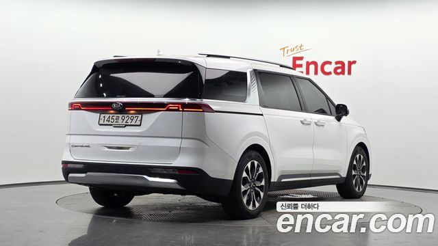 Kia Canival 2021 — photo 2