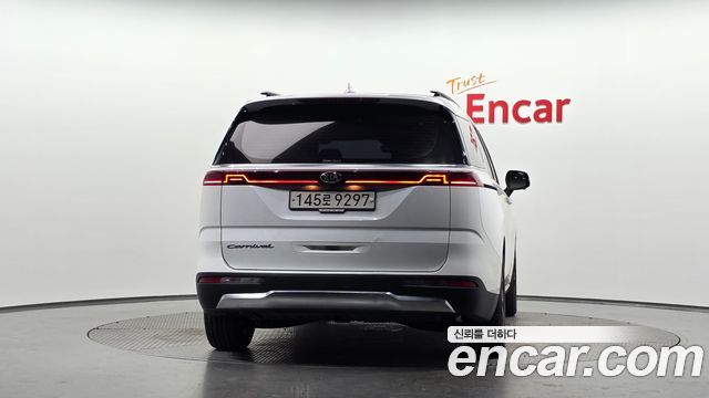 Kia Canival 2021 — photo 4