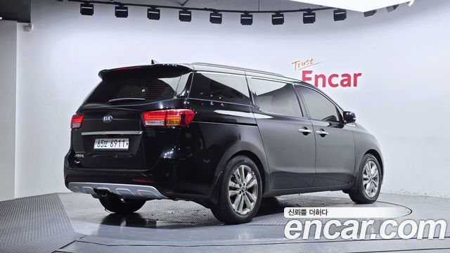 Kia Canival 2015 — photo 2