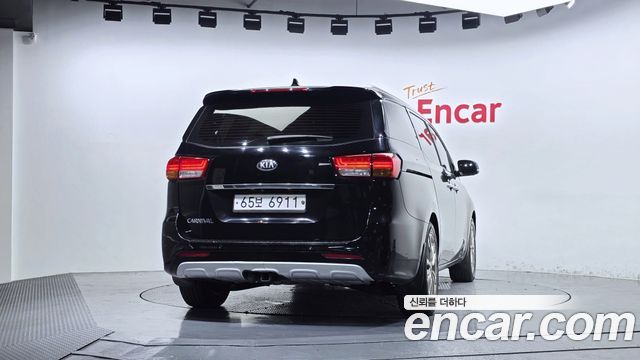 Kia Canival 2015 — photo 4