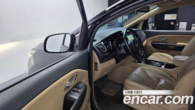 Kia Canival 2015 — photo 10