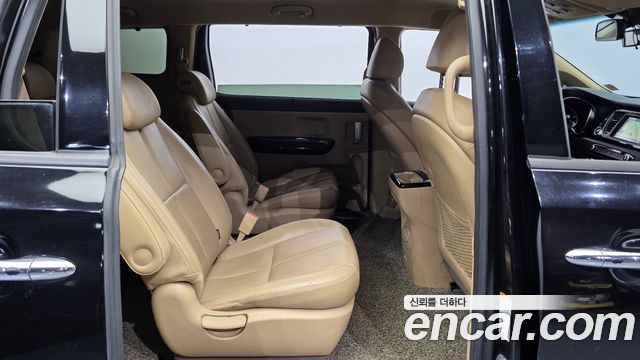 Kia Canival 2015 — photo 11