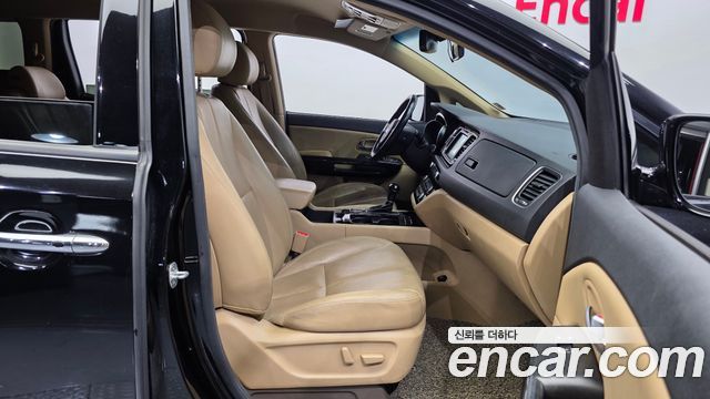 Kia Canival 2015 — photo 12