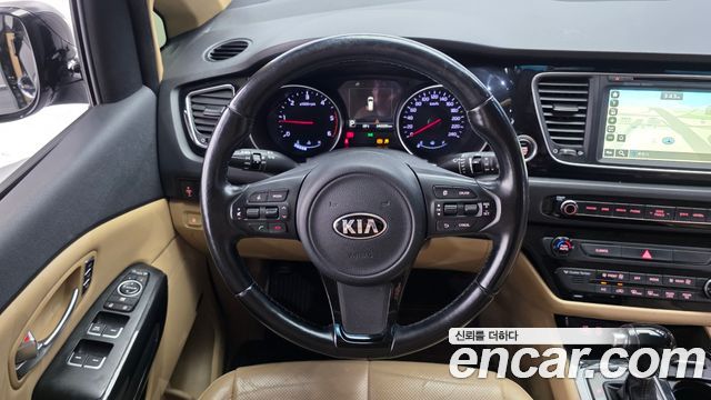 Kia Canival 2015 — photo 13