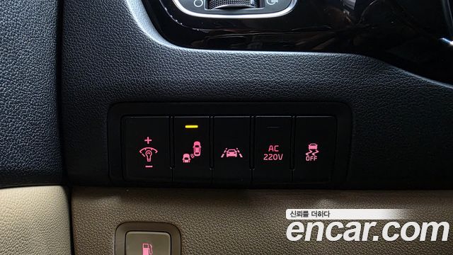 Kia Canival 2015 — photo 16