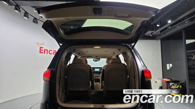 Kia Canival 2015 — photo 20