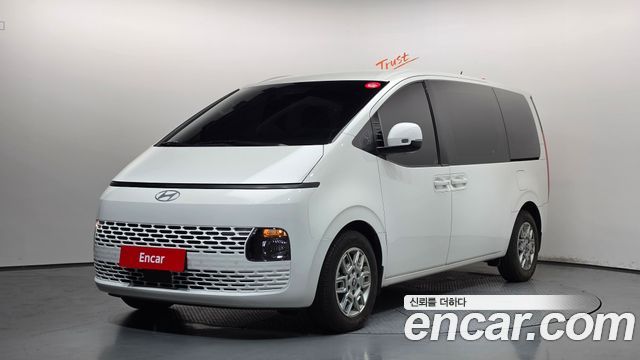 Hyundai Staria 2025 — photo 1