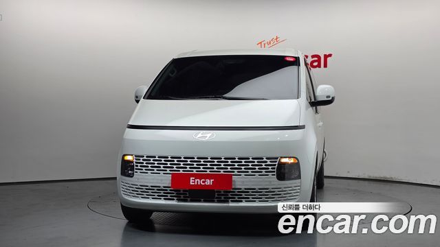 Hyundai Staria 2025 — photo 3