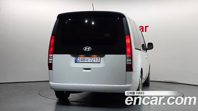 Hyundai Staria 2025 — photo 4