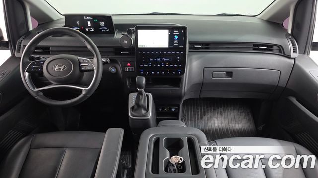 Hyundai Staria 2025 — photo 10