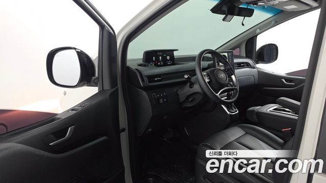 Hyundai Staria 2025 — photo 13