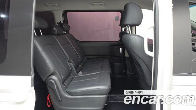 Hyundai Staria 2025 — photo 17