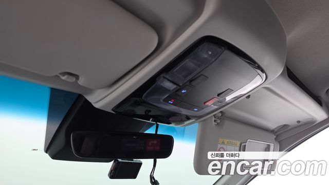 Hyundai Staria 2025 — photo 24