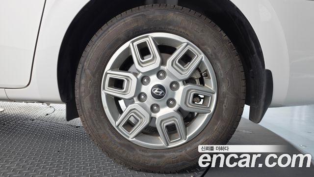 Hyundai Staria 2025 — photo 7