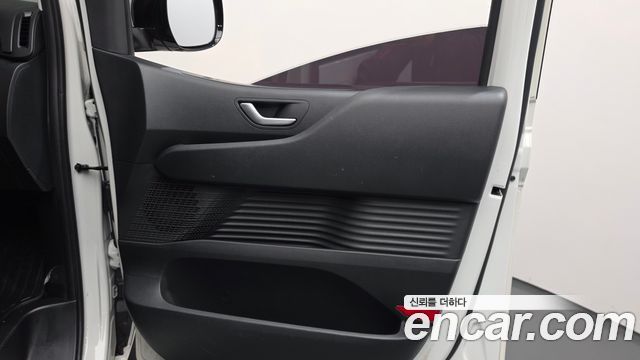 Hyundai Staria 2025 — photo 15