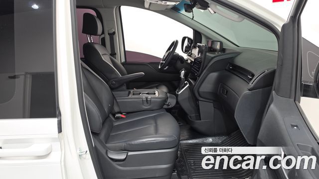 Hyundai Staria 2025 — photo 16