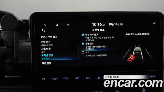 Hyundai Staria 2025 — photo 28