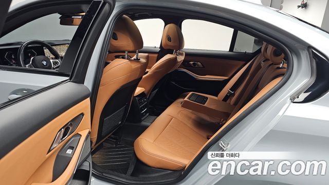 BMW 3-Series 2023 — photo 18