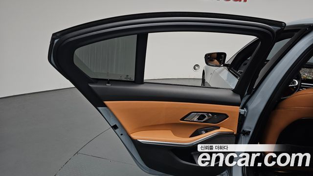BMW 3-Series 2023 — photo 15